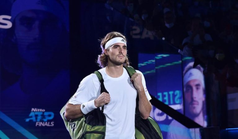 Tenista grego Tsitsipas retira-se das Finais ATP por lesão