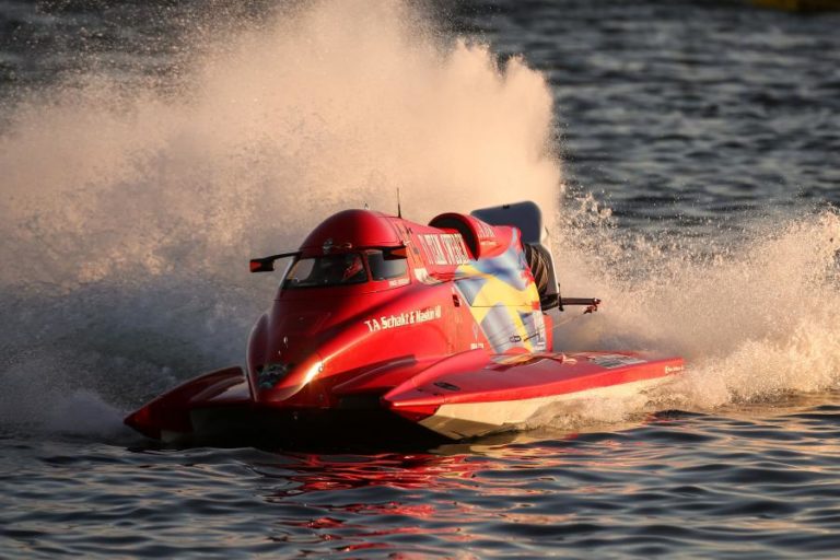 Jonas Andersson sagra-se campeão mundial de Fórmula 1 de Motonáutica na Figueira da Foz