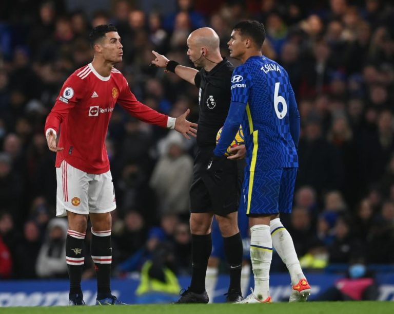 Chelsea cede empate ante o United e lidera ‘Premier’ apenas com um ponto da vantagem