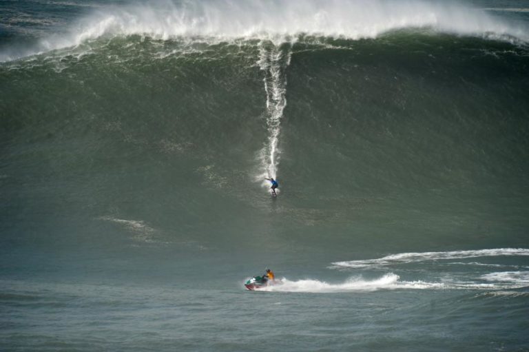 Surfista Lucas Chianca com melhor desempenho no Nazaré Challenge