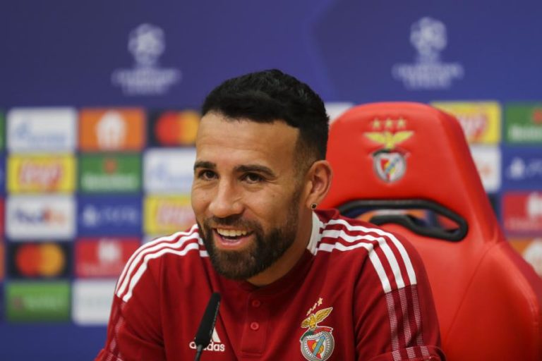 Defesa do Benfica Otamendi vítima de assalto na residência