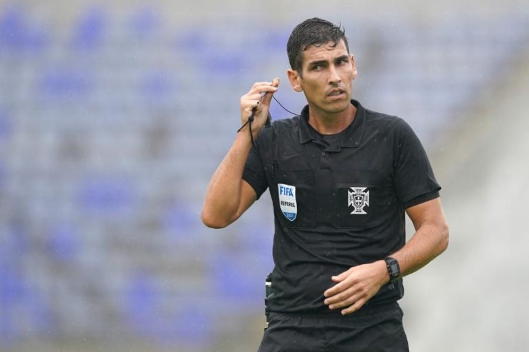 Fábio Veríssimo arbitra pela segunda vez clássico entre FC Porto e Benfica