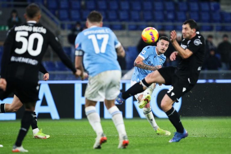 Lazio e Udinese empatam a quatro em jogo com dois golos de Beto