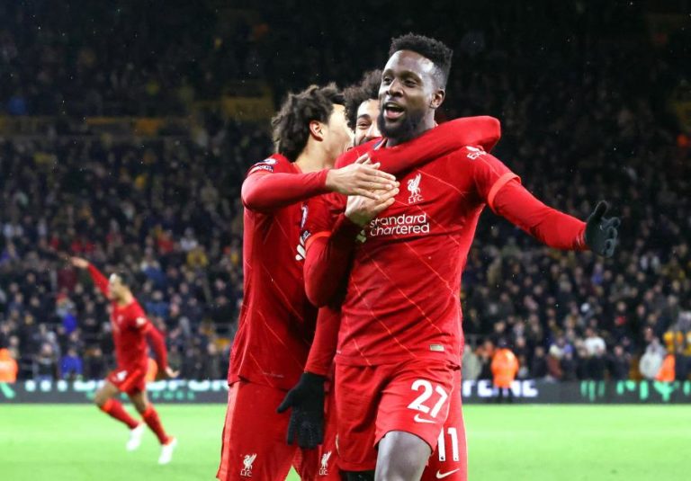 Liverpool vence Wolverhampton nos ‘descontos’ e assume liderança provisória