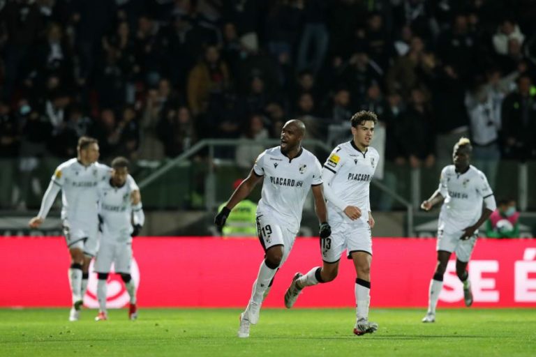 Bruno Duarte garante triunfo do Vitória de Guimarães frente ao Paços