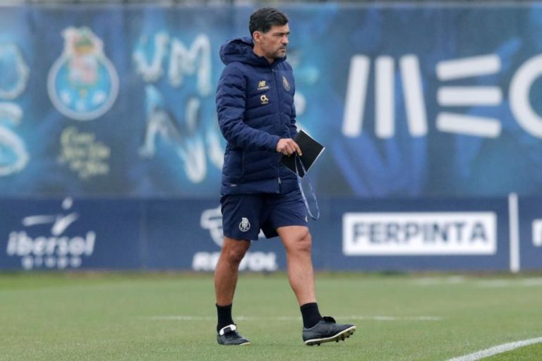 Sérgio Conceição suspenso 15 dias por declarações após jogo com Belenenses SAD