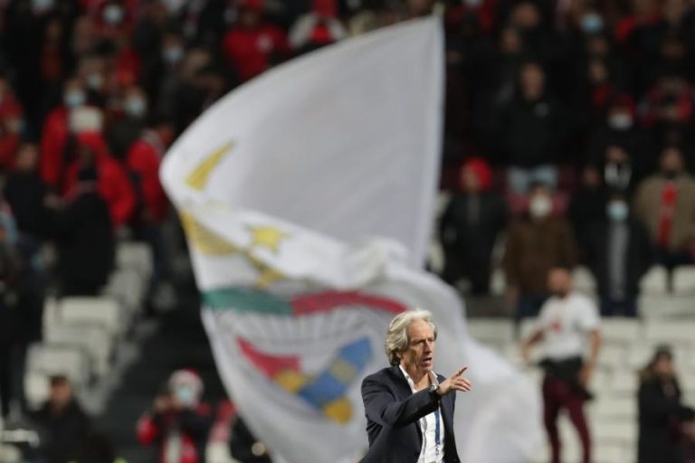 Benfica defronta Real Madrid nos oitavos de final da Liga dos Campeões