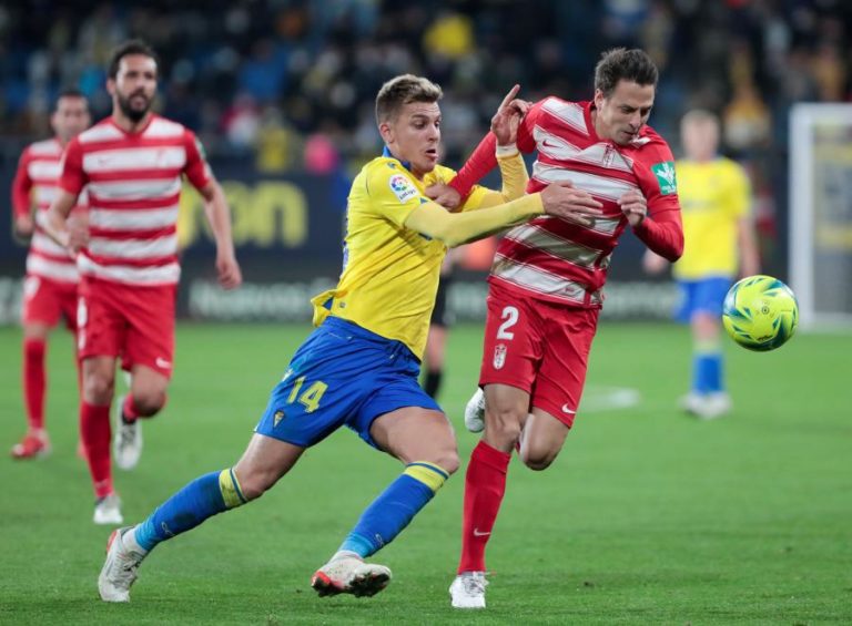 Granada arranca empate a ‘ferros’ na visita ao Cádiz