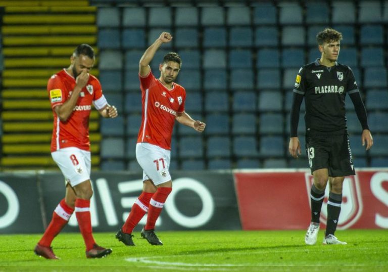 Santa Clara vence Vitória de Guimarães na estreia do técnico interino Tiago Sousa