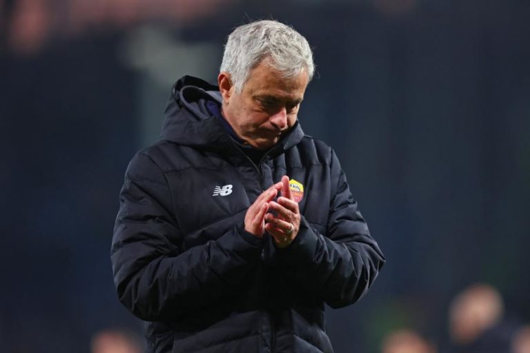 Roma, de José Mourinho, goleia Atalanta por 4-1