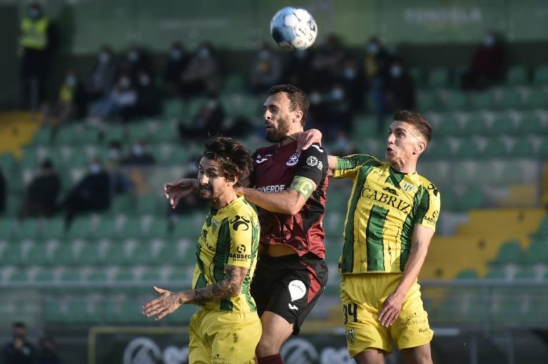 Paços de Ferreira vence em Tondela na estreia de César Peixoto