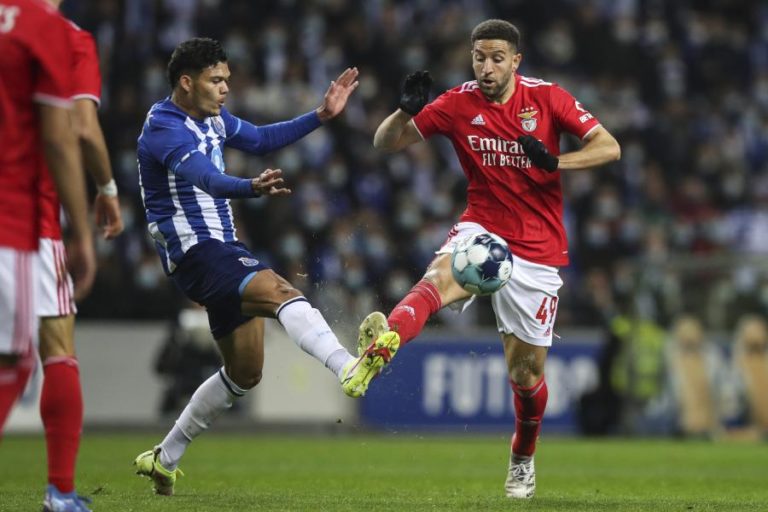 FC Porto recebe Benfica ‘sobre brasas’ perante o olhar atento do Sporting