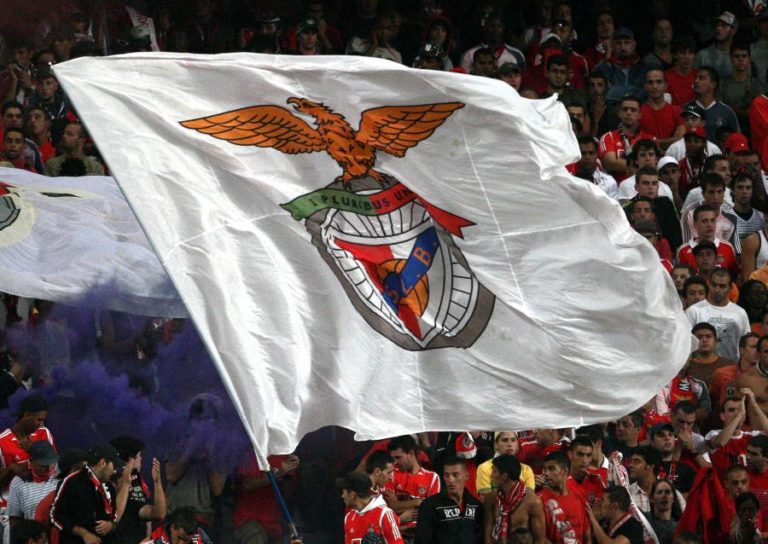 Treino da equipa de futebol do Benfica adiado para a tarde