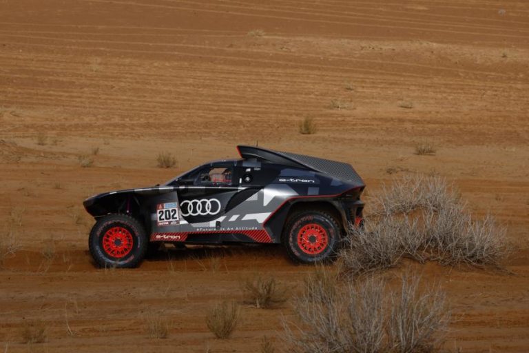 Dakar2022: Carlos Sainz vence nos carros e Al-Attiyah é mais líder