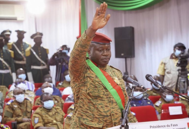 Burkina Faso: Tenente-coronel Damiba volta a ser empossado como Presidente