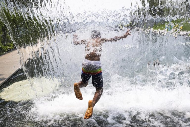 Onda de calor acentua-se hoje em algumas zonas do hemisfério norte