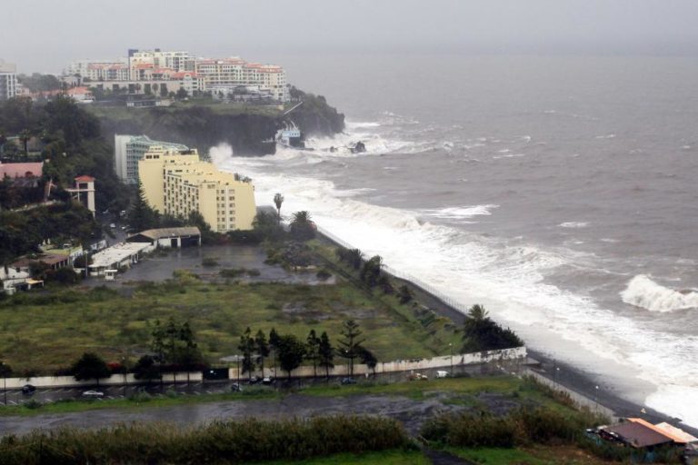 Capitania do Funchal prolonga aviso de vento forte até às 06:00 de domingo