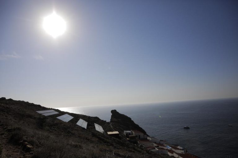 Produção de energia solar atinge 10% do consumo pela primeira vez em julho