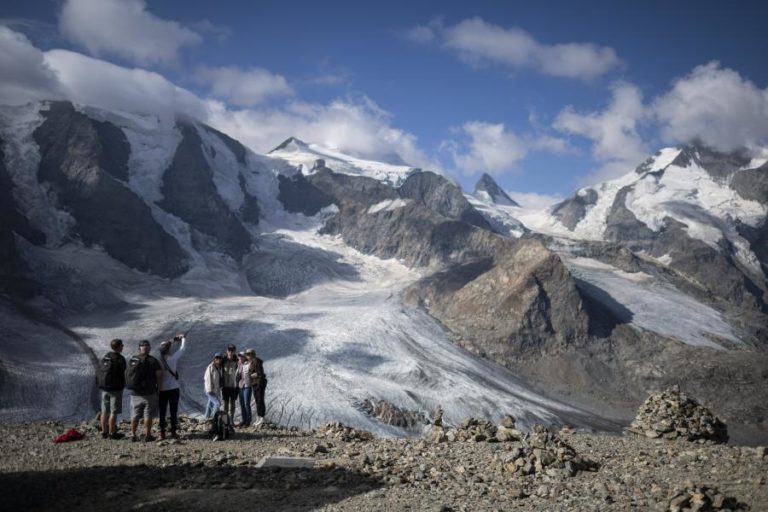 Glaciares suíços perderam 10% do seu volume em dois anos