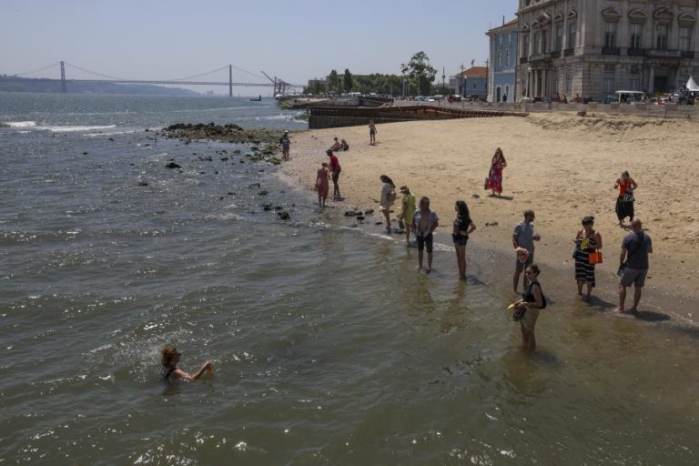 Avisos por causa do calor na Madeira e em nove distritos do continente