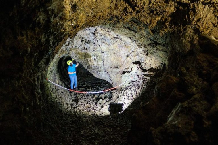 Investigadores simulam ambiente lunar numa gruta nos Açores