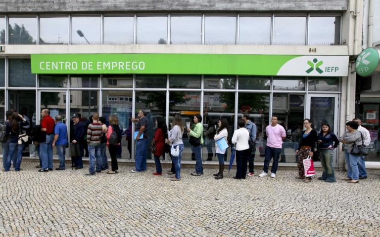 Taxa de desemprego mantém-se em 6,6% em dezembro de 2023 mas cai face ao mês homólogo