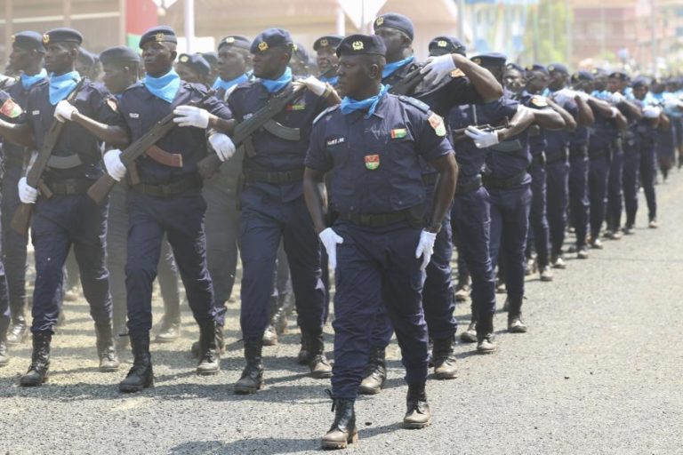 Confrontos entre alunos e polícias num liceu da Guiné-Bissau causam cinco feridos graves