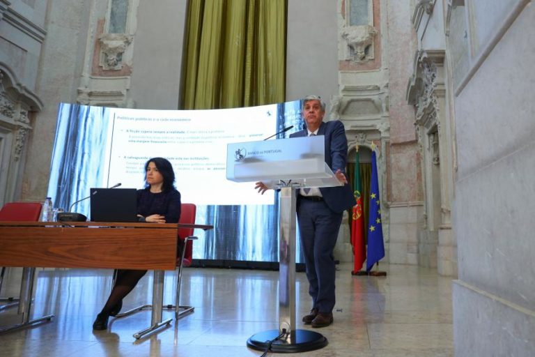 Banco de Portugal prevê redução do excedente orçamental para 1% este ano