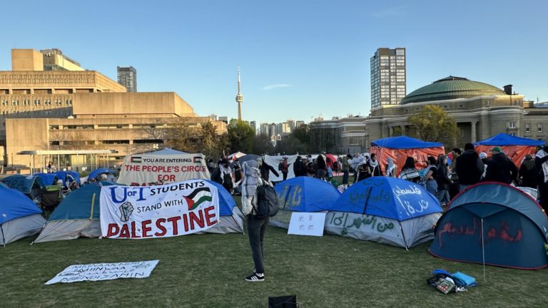 Pró-Palestina em Toronto: Cerimónias na U of T acontecem durante acampamento