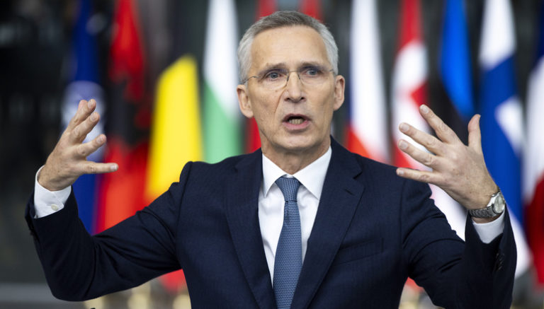 Stoltenberg, chefe da NATO, em visita a Otava, para um encontro com Trudeau