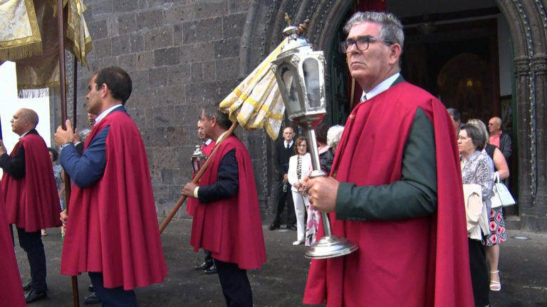 Notícias dos Açores: Procissão do Corpo de Deus sai às ruas de Vila Franca do Campo