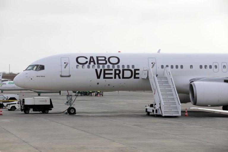Pilotos da cabo-verdiana TACV suspendem greve após acordo com empresa