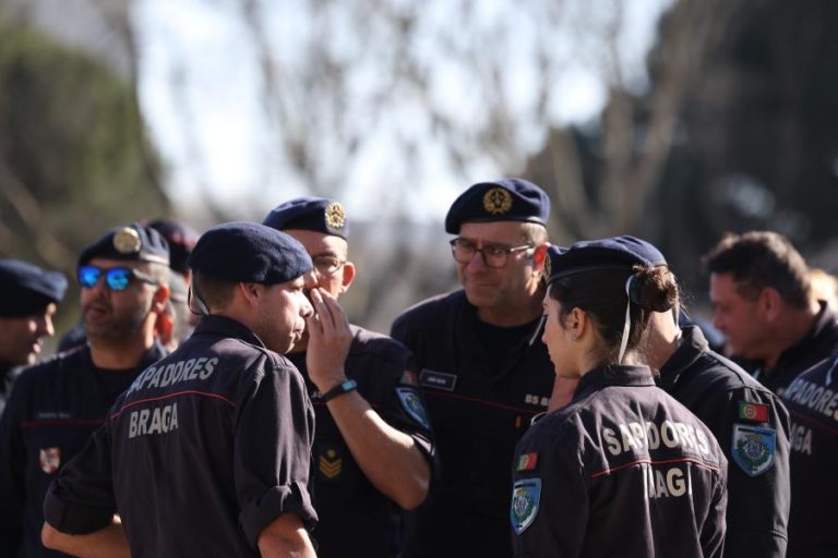 Bombeiros sapadores manifestam revolta pela “indiferença” do Governo face aos problemas da classe