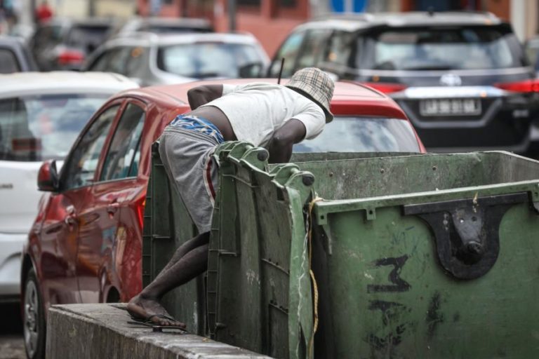 Perita da ONU alerta para pobreza e problemas sanitários e sociais em Angola