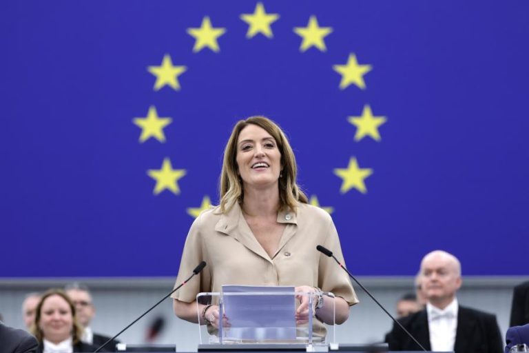 Metsola descreve Costa como “político forte e eficaz” que “respeitará” Parlamento Europeu