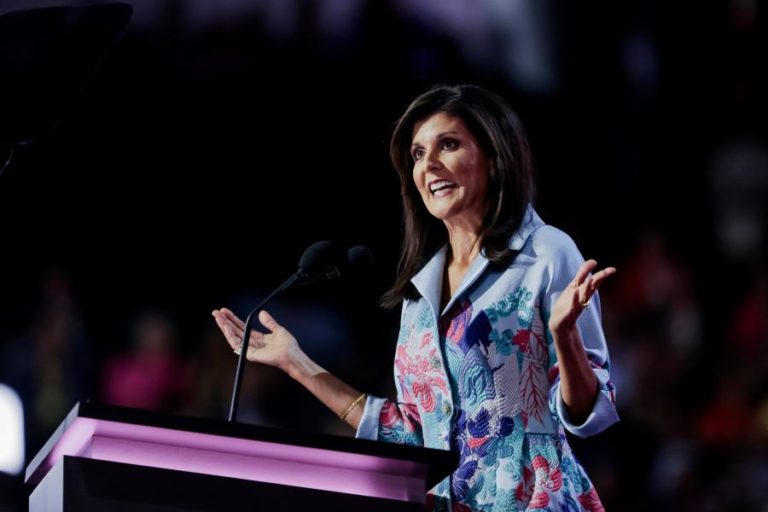 Nikki Haley concede “forte apoio” a Donald Trump e pede unidade