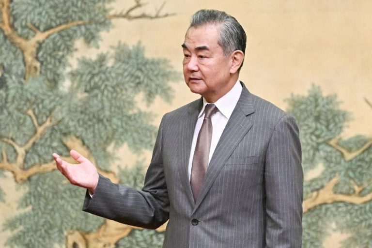 China critica EUA por uso abusivo de sanções e diz que não aceita “chantagens”