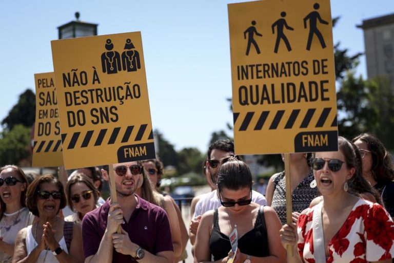 Fnam aponta para 75% de adesão à greve dos médicos e tutela fala em 31%