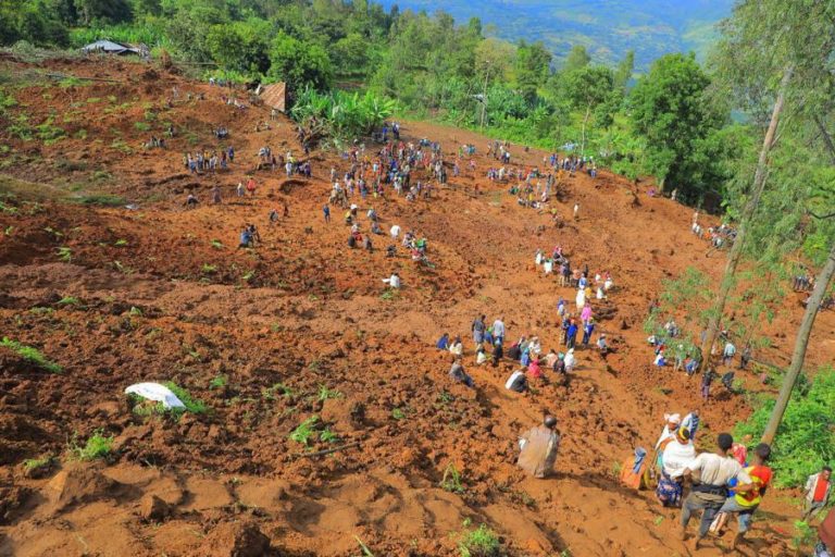 Sube para 257 o número de mortos em deslizamento de terras na Etiópia