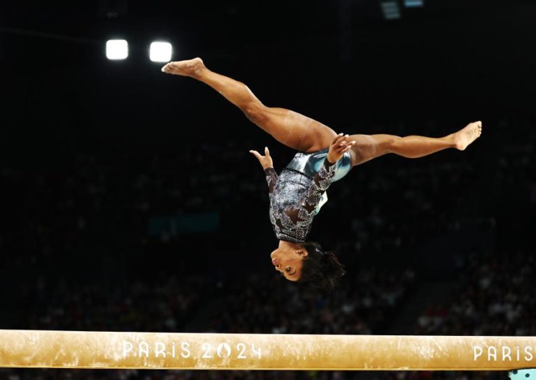 Paris2024: Ginasta Simone Biles inicia competição sob o olhar de muitas estrelas