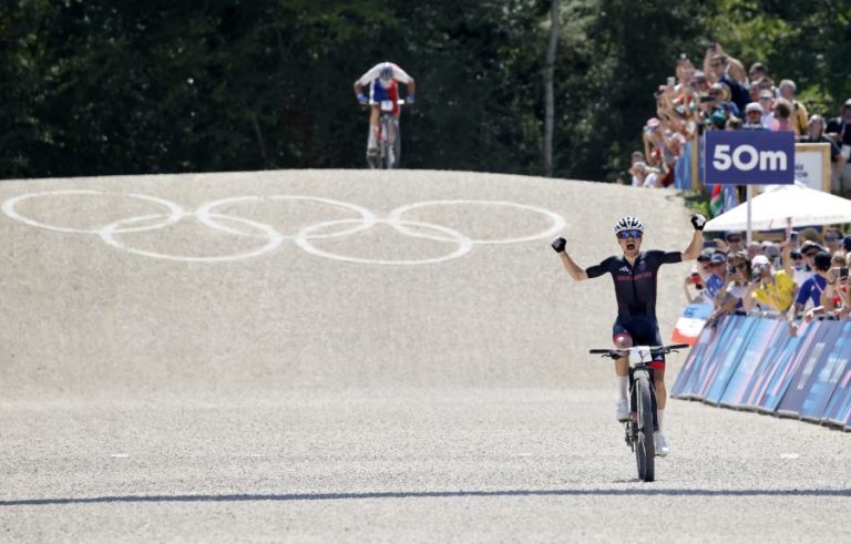 Paris2024 – Thomas Pidcock ‘bisa’ e Pauline Prévot estreia ‘ouro’ em ‘cross country’