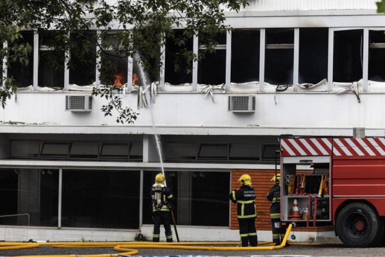 Incêndio na Auto Sueco no Porto está “completamente extinto”