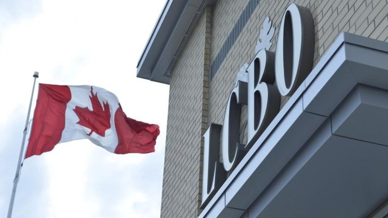 Álcool em Ontário: Lojas do LCBO reabrem após acordo com sindicato