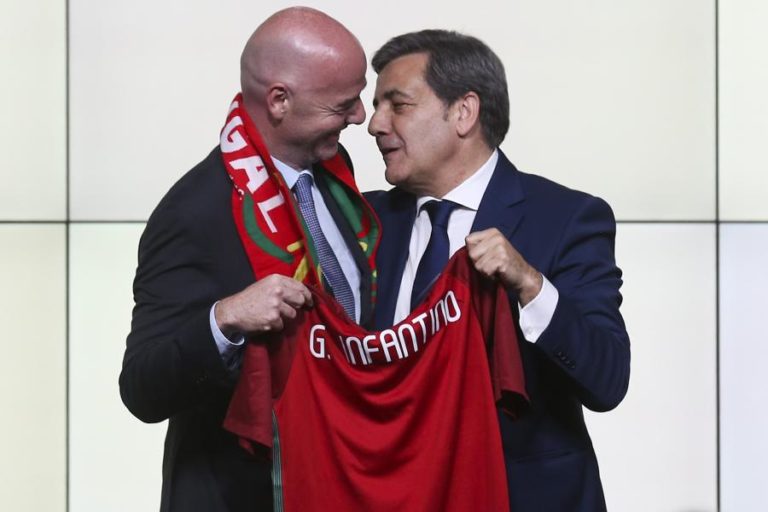 Gianni Infantino e Fernando Gomes reuniram-se em Paris para discutirem Mundial2030