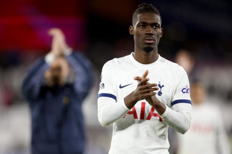 Bissouma suspenso pelo Tottenham após ter-se filmado a consumir ‘droga do riso’