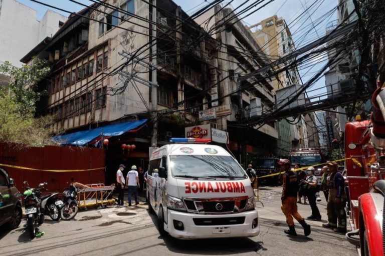 Onze mortos em incêndio em Manila