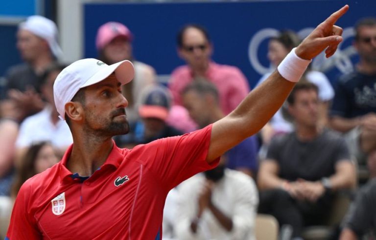 Djokovic bate Alcaraz e conquista ouro no ténis masculino em Paris2024