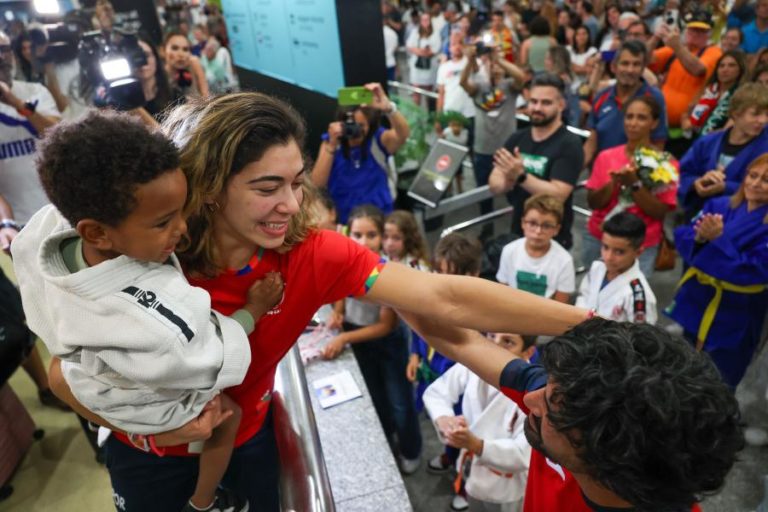 Patrícia Sampaio volta com “turbilhão de emoções” e receção calorosa