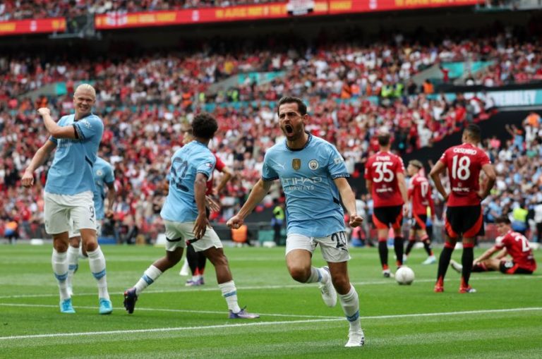 City, resgatado por Bernardo Silva, bate United nos penáltis e vence Supertaça inglesa