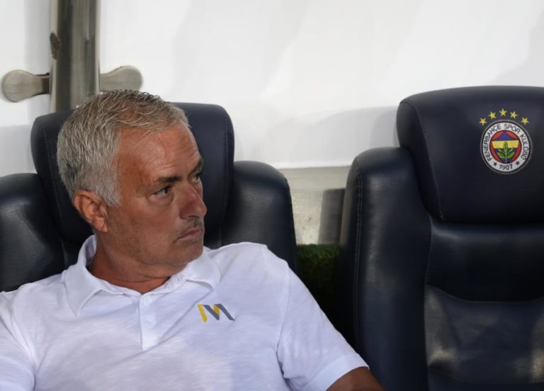 Fenerbahçe de Mourinho ‘cai’ para a Liga Europa após empate com Lille